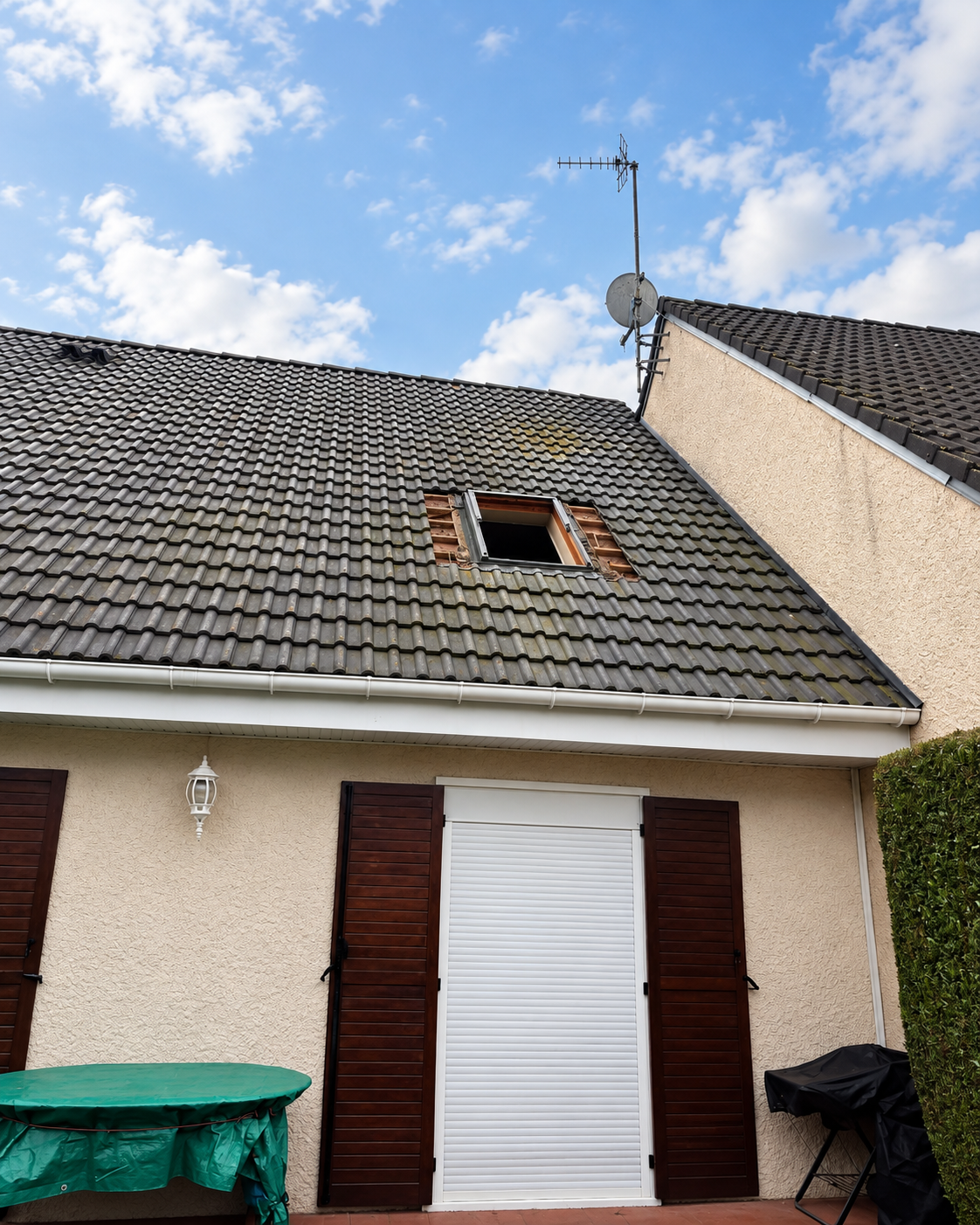 Ouverture de toiture avant pose de fenêtre de toit